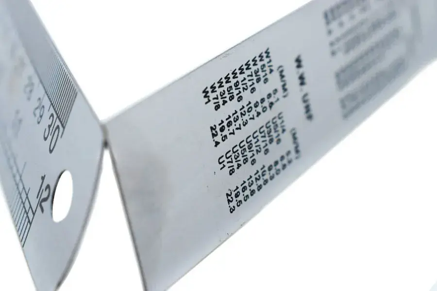 regla-de-metal-30-cm-286.webp